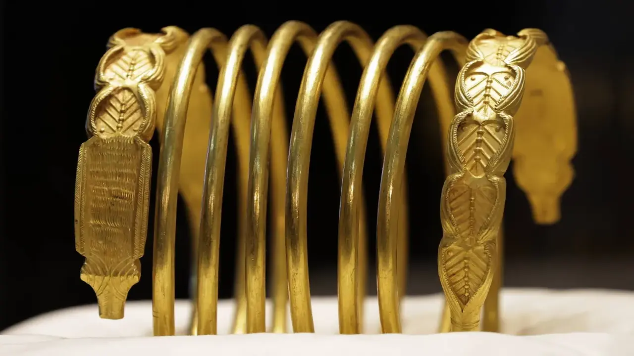 الذهب يتجه نحو خسارة أسبوعية في ظل صعود أسعار النفط ومخاوف التضخم